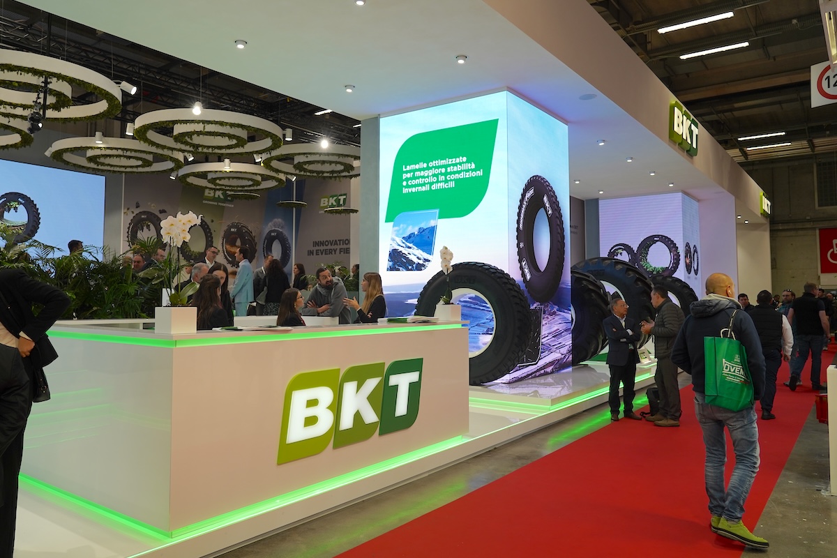 Lo stand di BKT ad Eima International 2024 è stato anche occasione di incontro e socialità per i clienti BKT